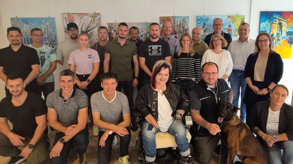 Begegnung mit österreichischen Polizeibeamten: Ein Kurzvortrag über den Umgang mit Menschen die an den Rand der Gesellschaft gedrängt werden