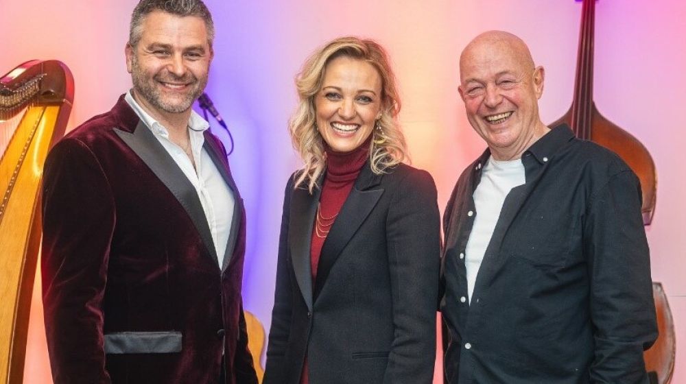 RollOn-Engel überbringen musikalisches Weihnachtsgeschenk in Weißbach bei Lofer