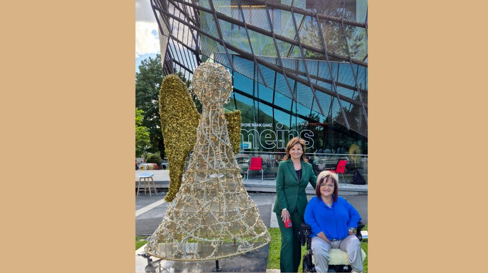 Ein Symbol für das nicht perfekte Leben: RollOn-Denkmal vor der Wüstenrot Zentrale