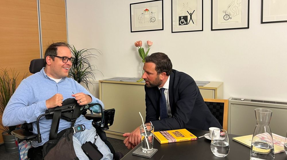 Tirols LH Stv. Georg Dornauer besucht das Team von RollOn Austria