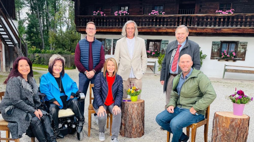 Sabine "Sassy" Holzinger trifft Hans Grugger im Salzburger Freilichtmuseum